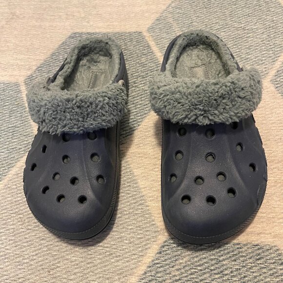 Crocs  // Classic Lined Clog  //  Blue with Grey fur Mens Size 6/Womens Size 8 - Picture 1 of 5